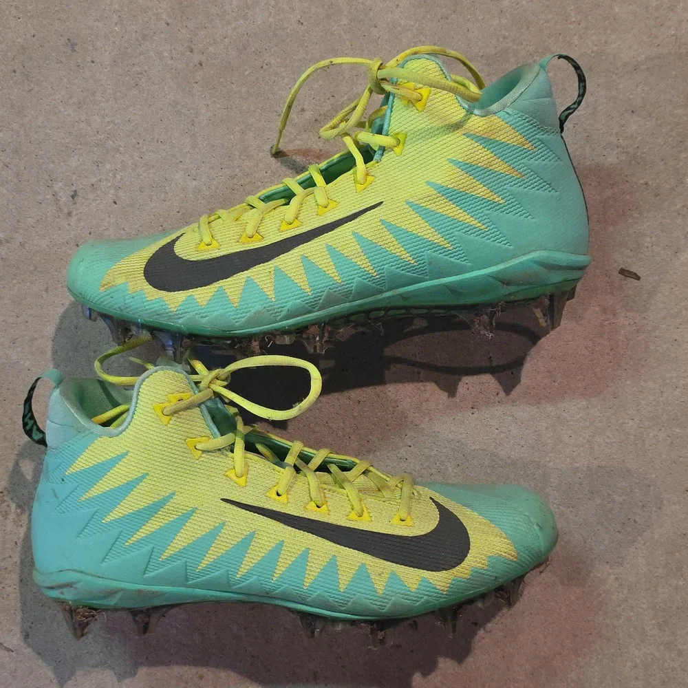 Nike Mens' Yellow and Green Athletic Shoes - Picture 2 of 3